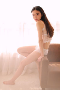 <b>吊帶內(nèi)衣性感美女壁紙</b>