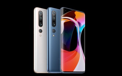 雷軍的“樸實(shí)生活”：左手小米10 Pro右手Redmi K30 Pro