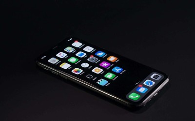 iPhone 13？新iPhone模型曝光：采用屏下鏡頭+Type-C